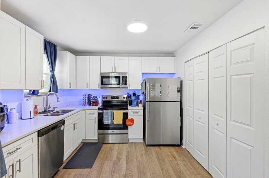 Kitchen - 3801 Carroway St