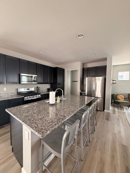 Building Photo - 17247 Parkside Dr N