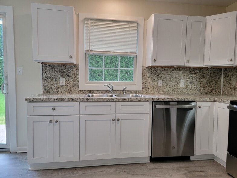 Building Photo - 32 Cranfield Ct