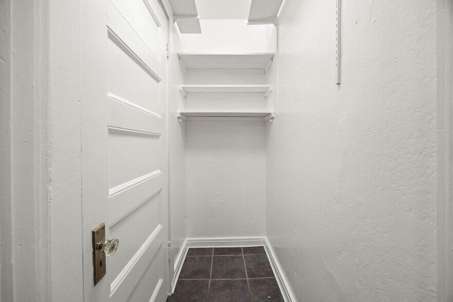 Building Photo - 1816 Carleton St