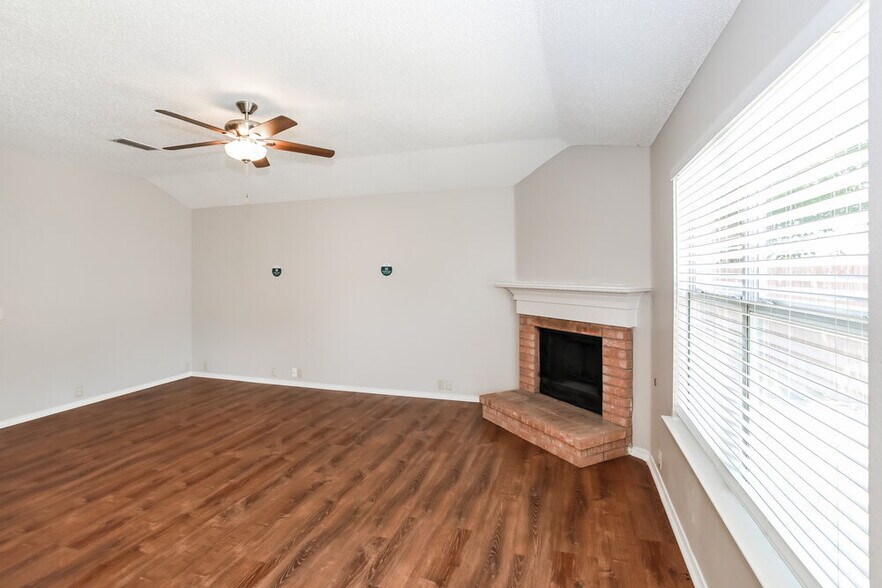 Building Photo - 1024 Beechwood Dr