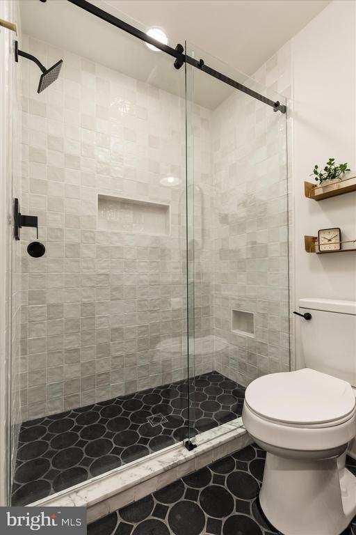 Building Photo - 4386 Lakewood Dr