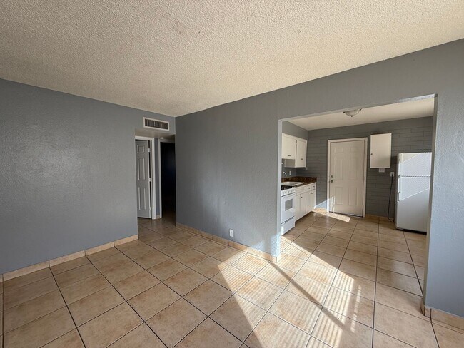 Building Photo - 5123 N 28th Dr