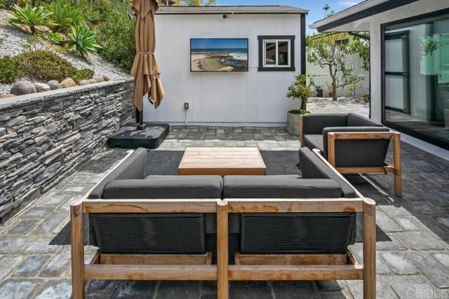 Building Photo - 6073 Avenida Chamnez