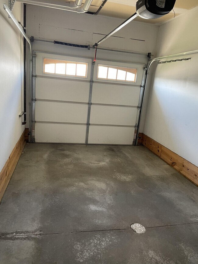 Building Photo - 2650 Millstone Dr