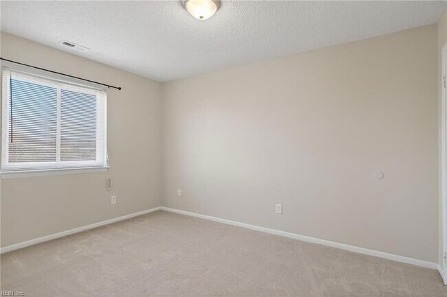 Building Photo - 3209 Barrington Dr