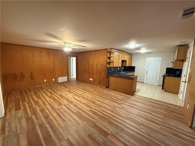 Building Photo - 505 Newport Dr W