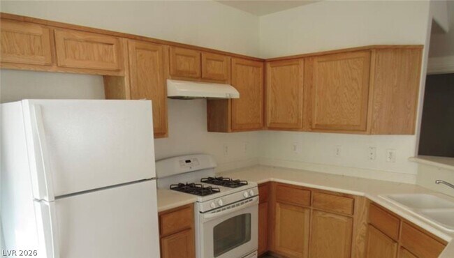 Building Photo - 5523 Baccarat Ave