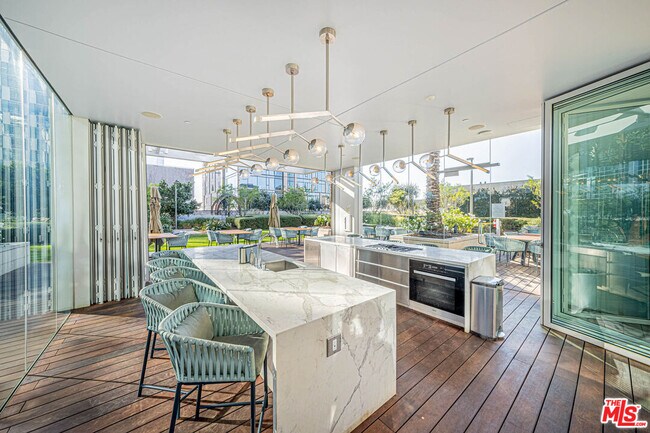 Building Photo - 877 Francisco St