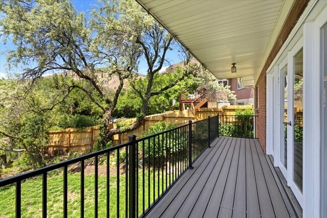 Building Photo - 3036 Sequoia Dr