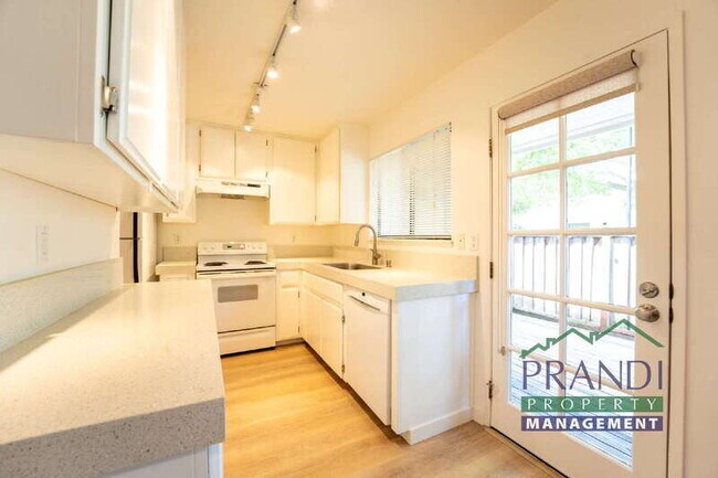 Building Photo - 62 Village Cir