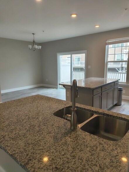 Building Photo - 15116 Hogshead Way