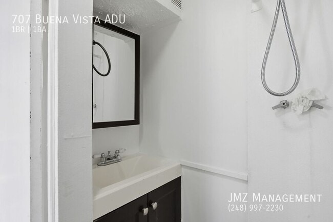 Building Photo - 707 Buena Vista Ave