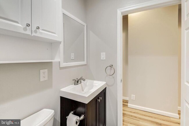 Building Photo - 2343 N College Ave