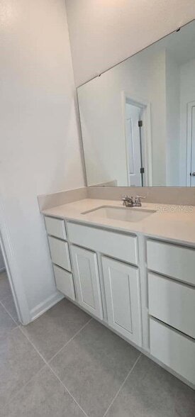 Building Photo - 548 Hart Ln