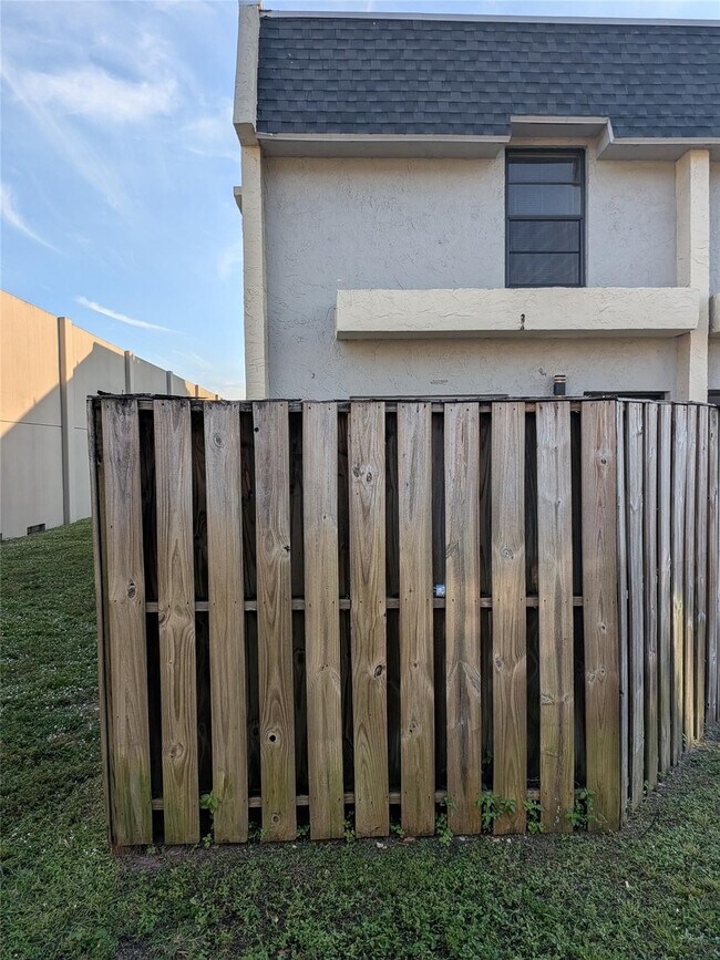 Building Photo - 2456 NW 52nd Ave