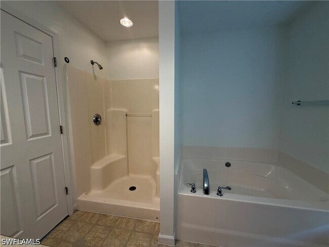 Building Photo - 250 Leawood Cir