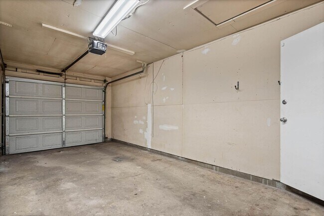 Building Photo - 5516 Brightwood Ln