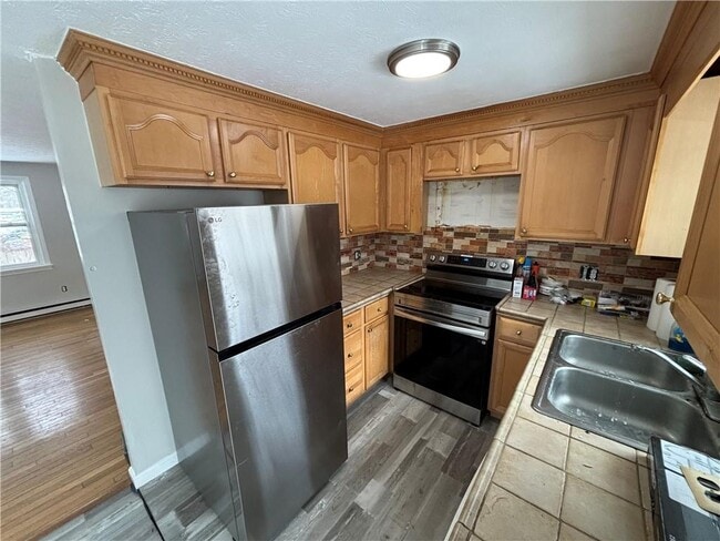 Building Photo - 24 Greenwood Dr