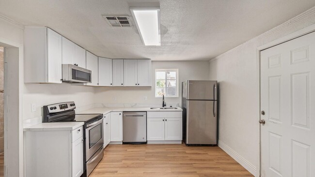Building Photo - 1429 S 10th Ave