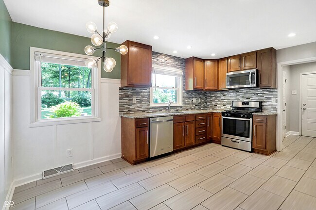 Building Photo - 3315 Beech Dr