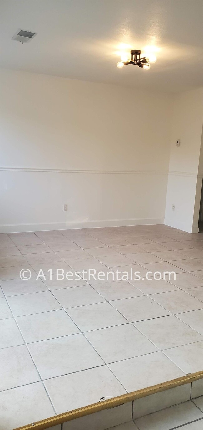 Building Photo - 233 Carmillita Way