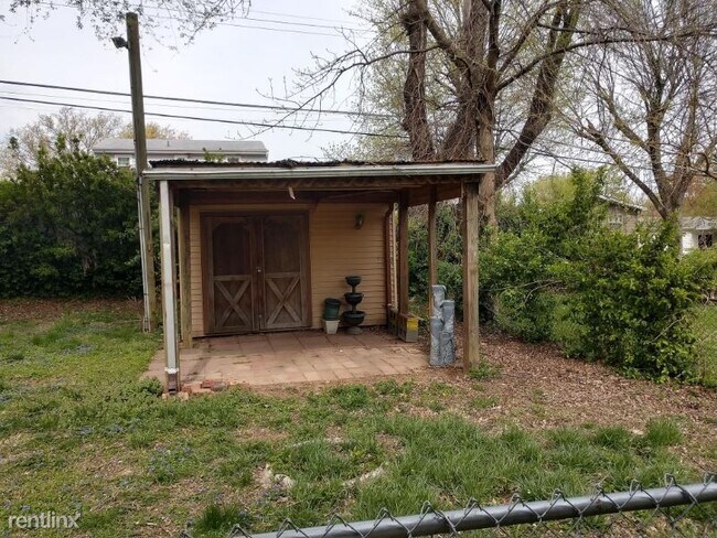 Building Photo - 3 br, 1 bath House - 17 Terry Dr