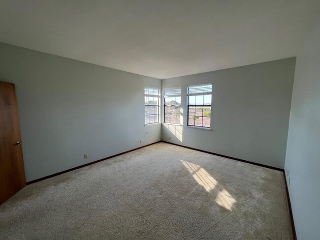 Building Photo - 381 St Andrews Ln