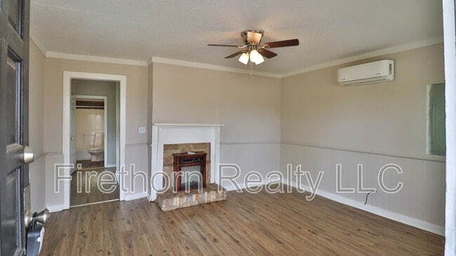 Building Photo - 1400 Maple St