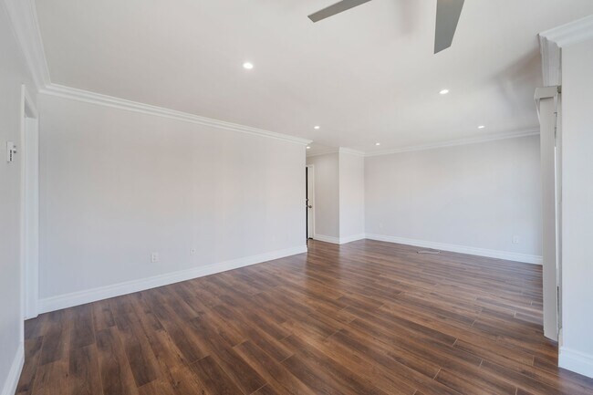 Building Photo - 730 Esplanade