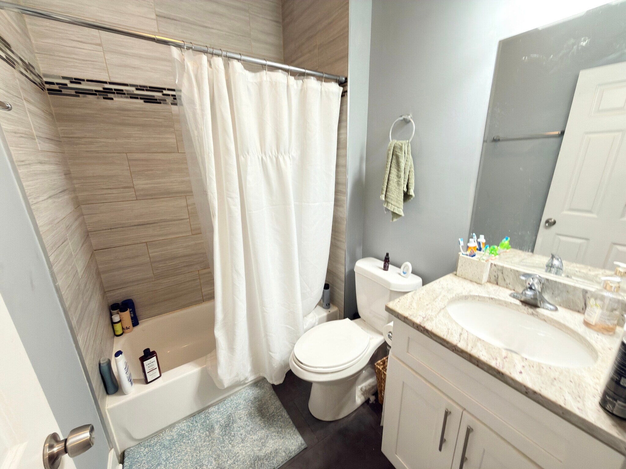 Building Photo - 1433 N Cleaver St