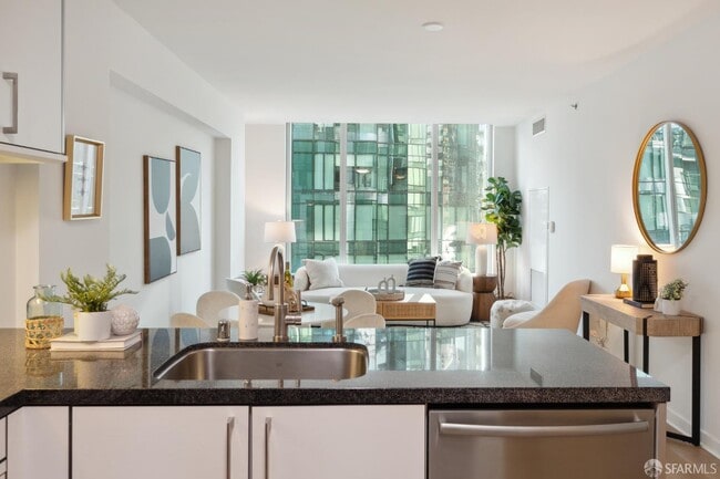 Building Photo - 333 Main St