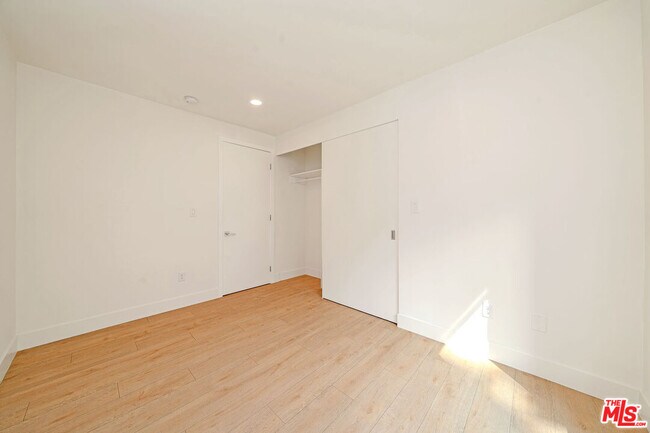 Building Photo - 5430 Monroe St