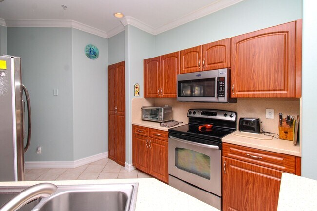 Building Photo - ** 2 PLUS DEN\2 BATH CONDO IN BARBADOS AT ...