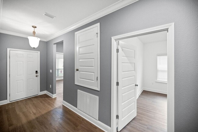 Building Photo - AVAILABLE IN NOVEMBER - Don't miss this op...