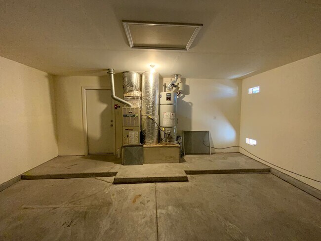 Building Photo - 4 Bedroom Single Story Home Available Near...