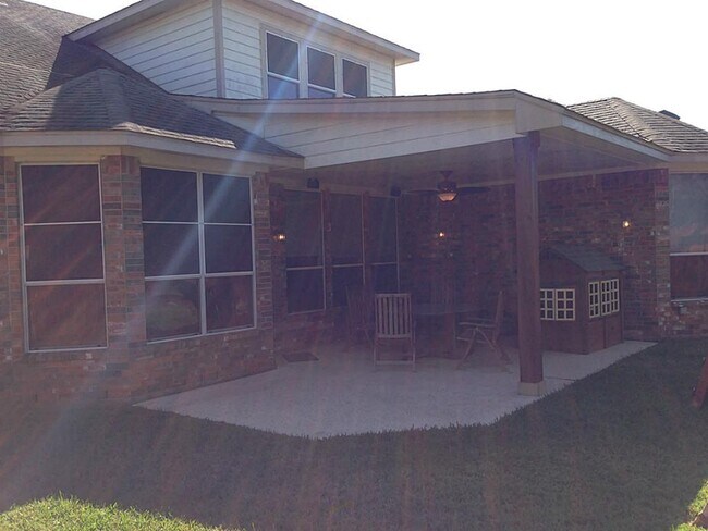 Building Photo - 23610 Whispering Wind