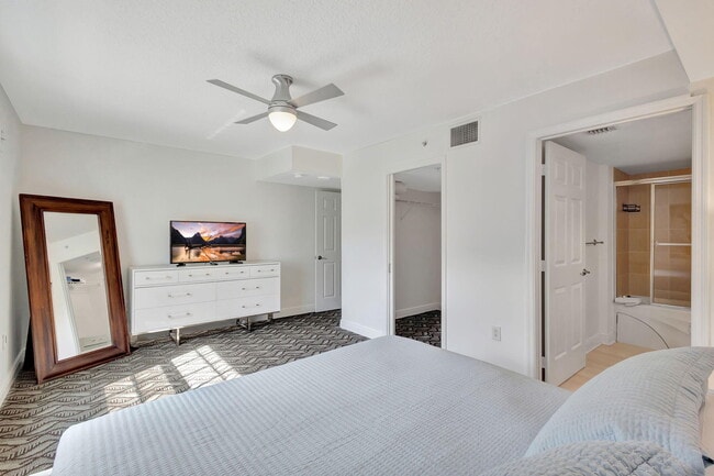 Building Photo - 610 Clematis St