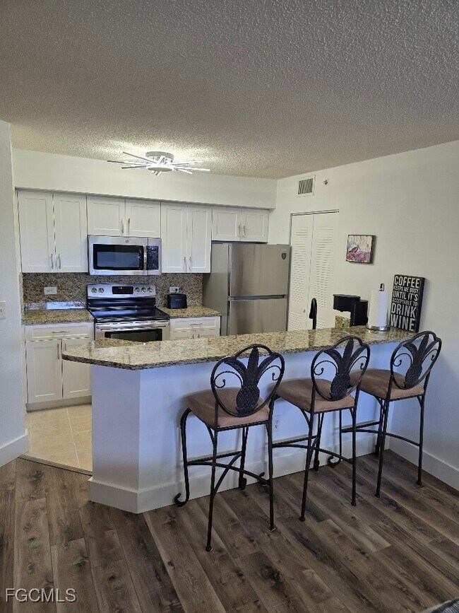 Building Photo - 8870 Colonnades Ct W