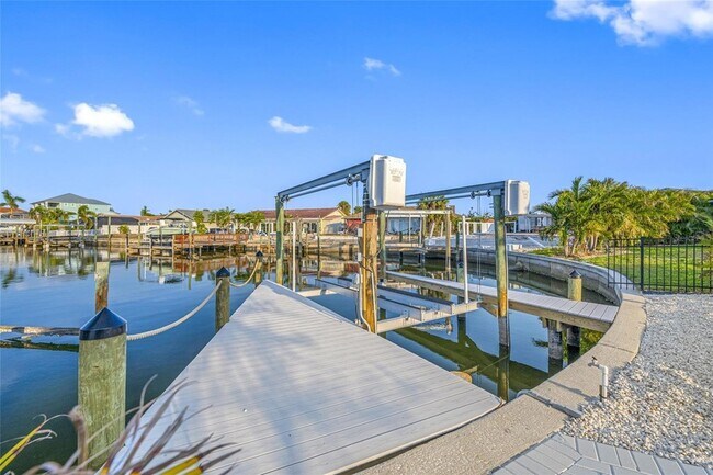 Building Photo - 1029 Bal Harbour Dr