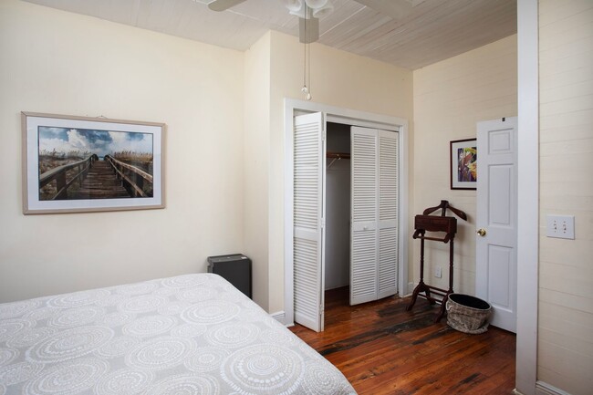 Building Photo - Furnished 1 Bedroom in Old Town