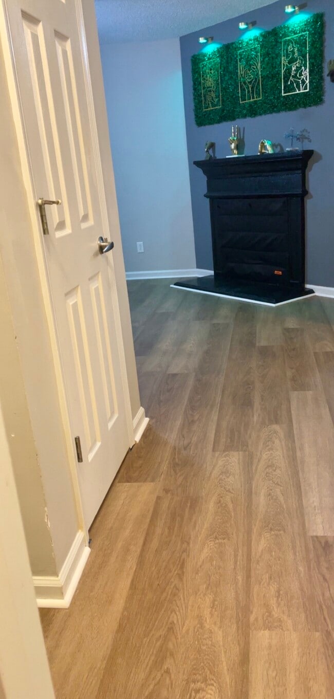 Building Photo - 6928 Mahonia Pl