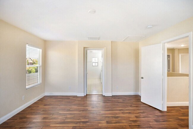 Building Photo - 3 Bed and Loft Summerlin Beauty