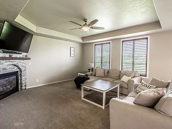 Building Photo - Beautiful 4BR, 2.5BTH, 3-Story Home in Post Falls