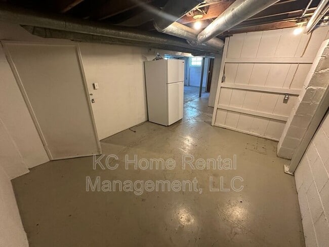 Building Photo - 10905 E 47th St