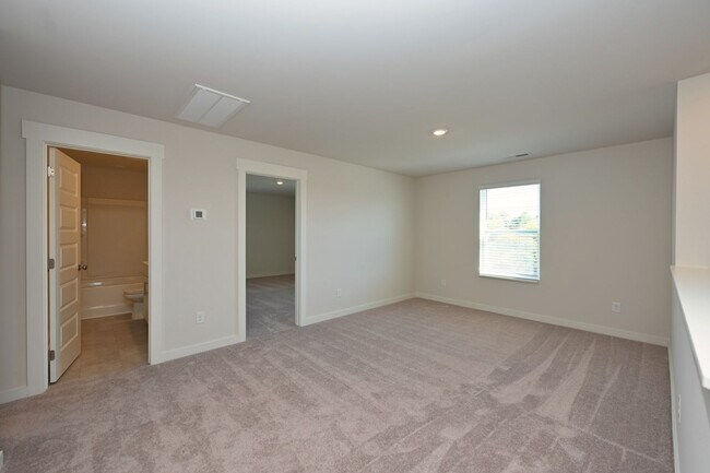 Building Photo - **BE THE VERY FIRST ONE TO LIVE IN THIS BRAND NEW HOME IN THE EXCLUSIVE GREENHILL ESTATES NEIGHBO...