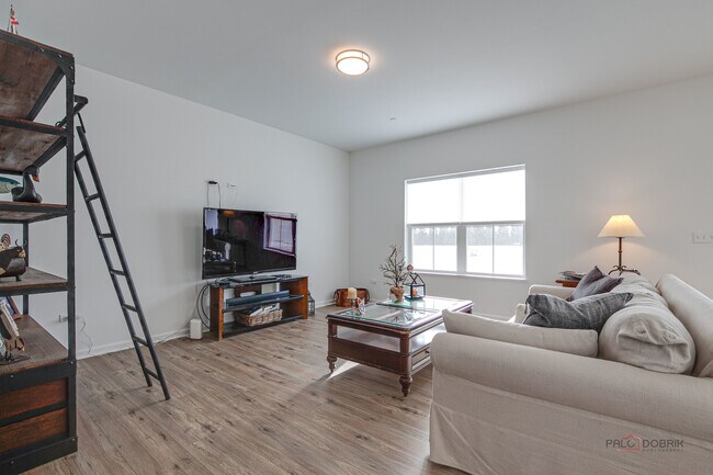 Building Photo - 2490 Olivia Ct