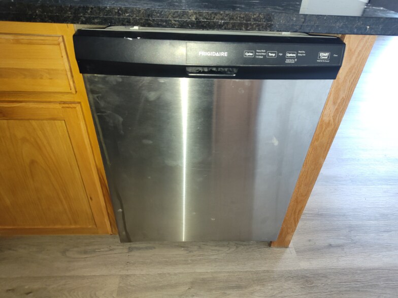 Building Photo - 14746 Delano St