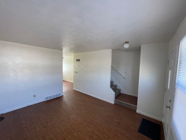 Building Photo - 2 BR townhouse with basement and off street parking