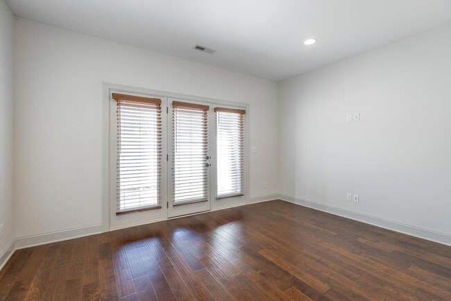 Building Photo - 3306 Stonecreek Dr